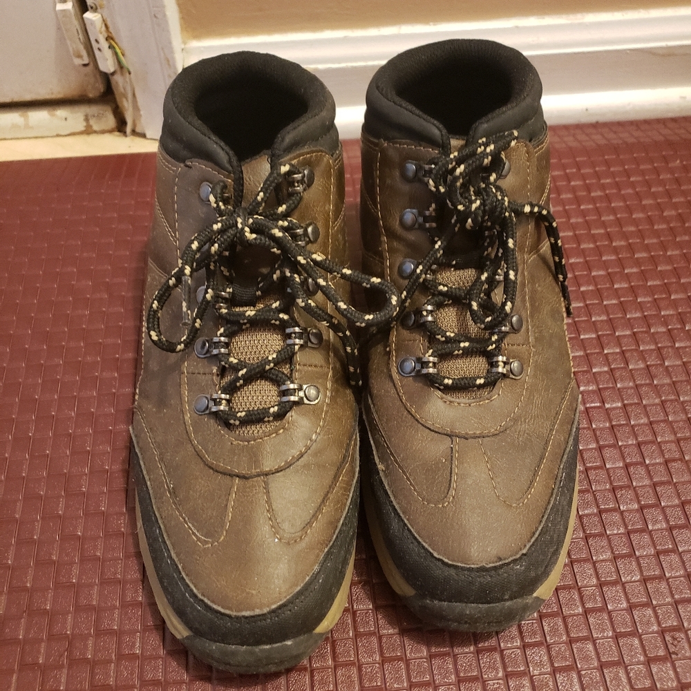 Ozark trail boys boots size 6